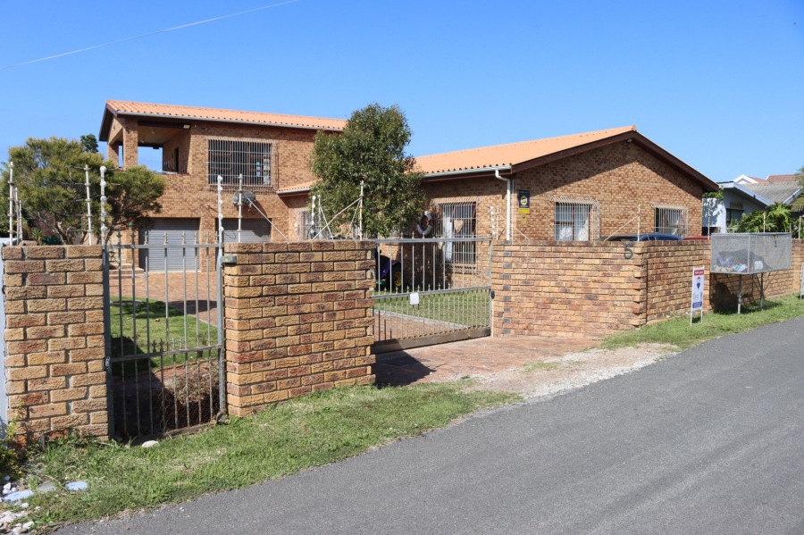 6 Bedroom Property for Sale in Kleinmond Western Cape